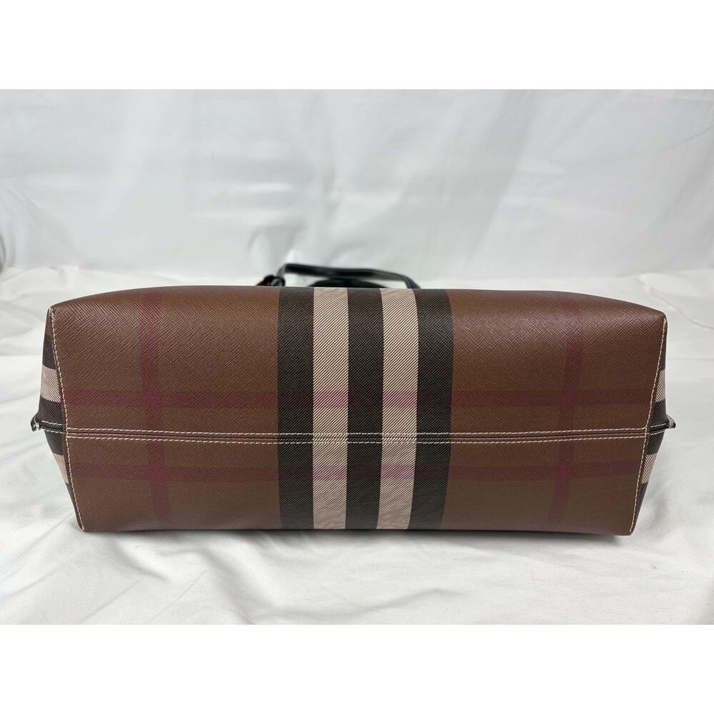 The Burberry Medium Check Tote in Dark Birch Brown SPB JA-369520 - Picture 7 of 16